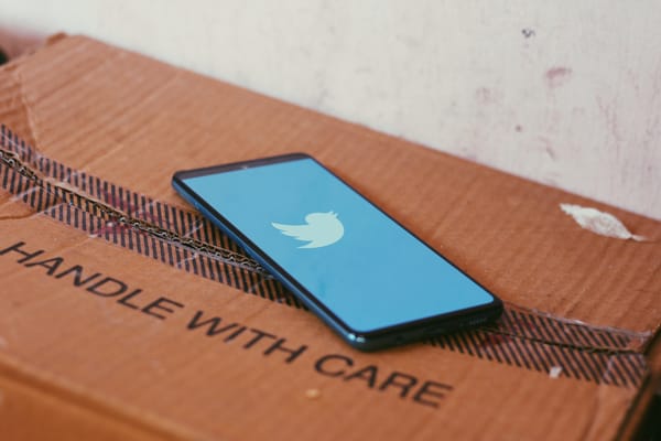 🚨 Twitter dumps Trump